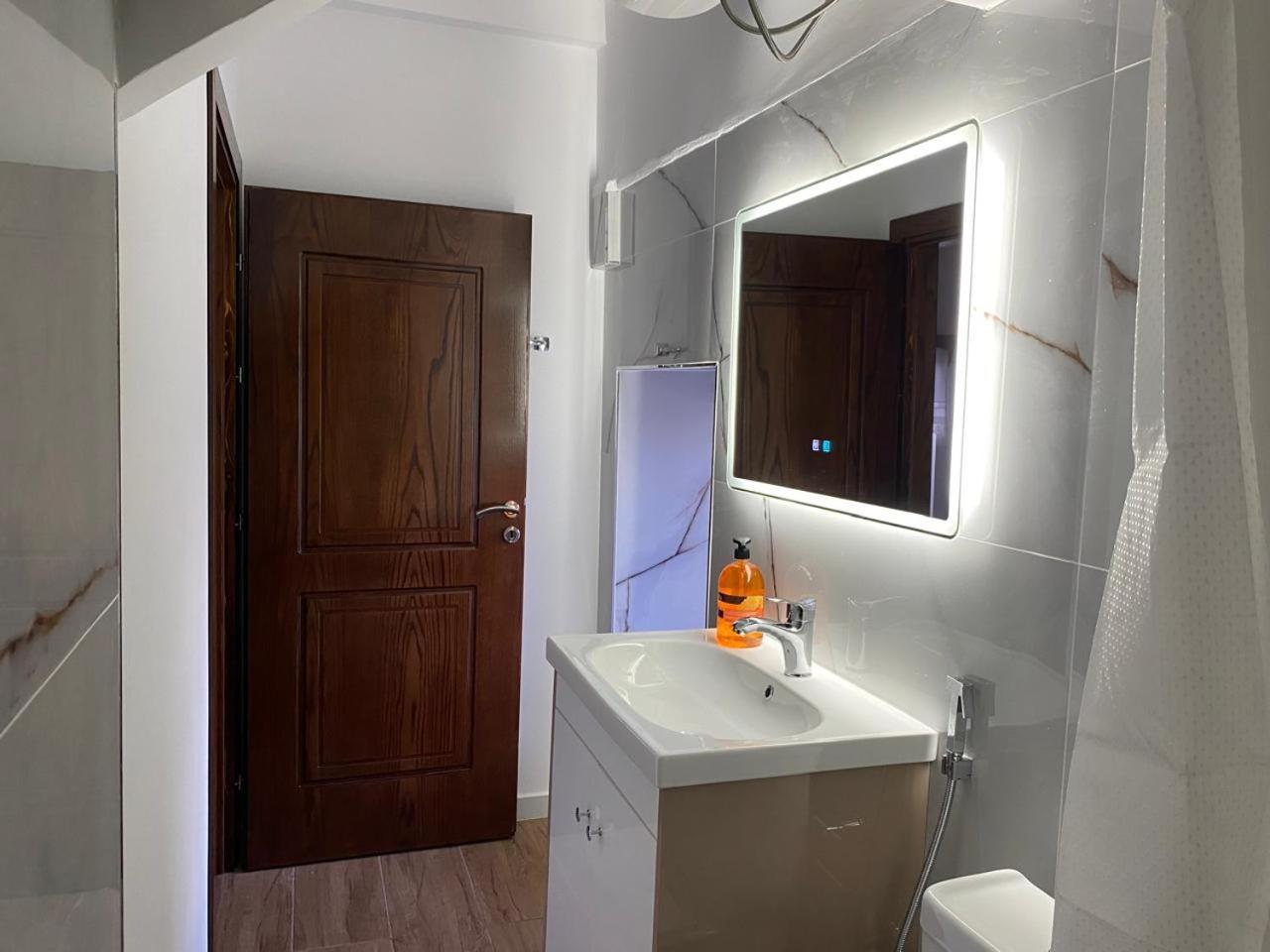 Gjirokastër Yuri Guest House מראה חיצוני תמונה
